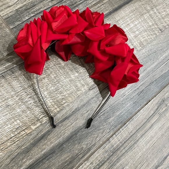 Red roses flower headband - Picture 3 of 6